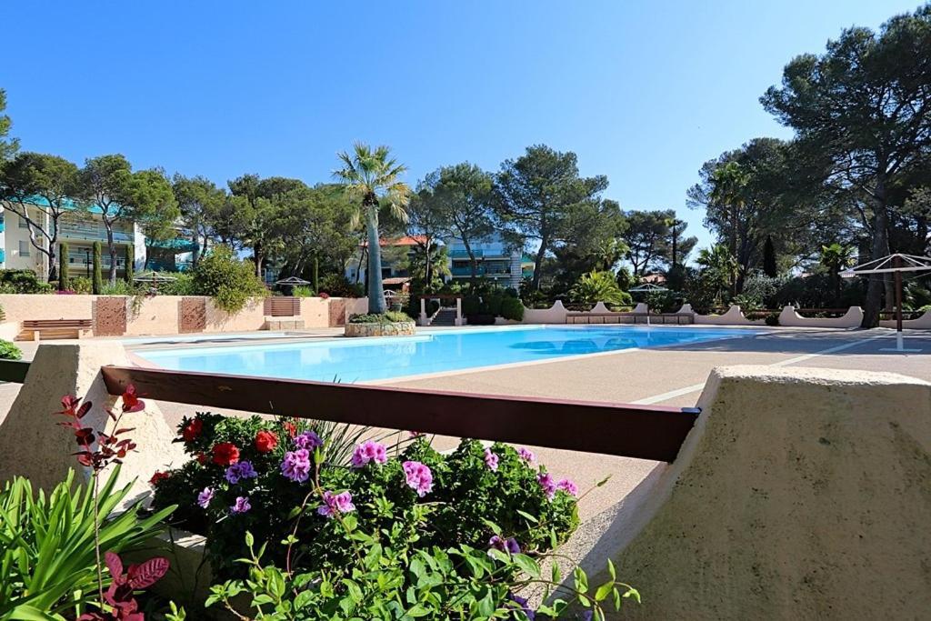 Saint-Raphael, Boulouris, F2 Dans Belle Residence 3 Piscines, Proche Bord De Mer Εξωτερικό φωτογραφία